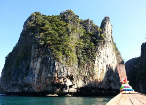 There are two main islands - Phi Phi Don and Phi Phi Ley (the movie 