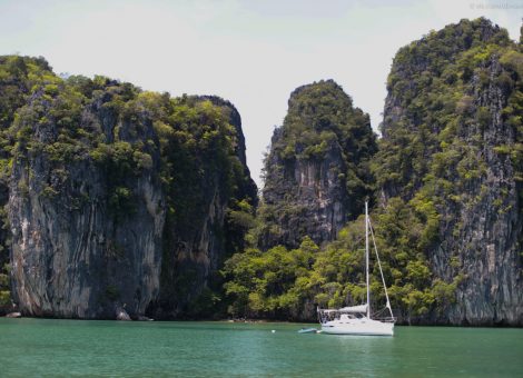 Хонг в переводе с тайского означает – комната! В Андаманском море есть 2 острова с таким названием, данный остров находится в провинции Краби.