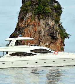 Моторная яхта «lamberti 80 Ft»