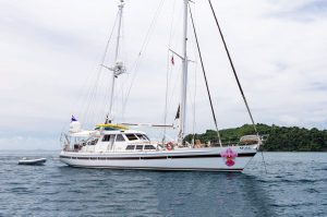 «born Free 86ft» парусная яхта