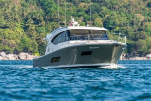 «riviera 58ft» моторная яхта