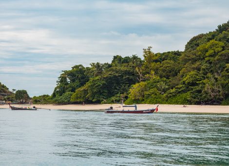 В 50 милях на юго-востоке от Пхукета в Андаманском море расположены острова Ко Ха, являющиеся настоящими жемчужинами Тайланда. 