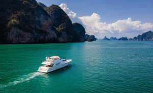 Аренда яхты на Пхукете «ferretti 80»