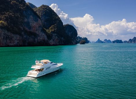 Аренда яхты на Пхукете «ferretti 80»