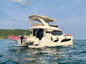 Аренда моторного катамарана на Пхукете «aquila 44»