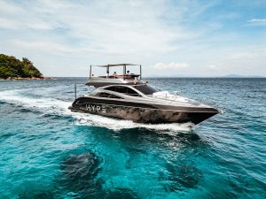 Аренда яхты на Пхукете «azimut 55 Black»