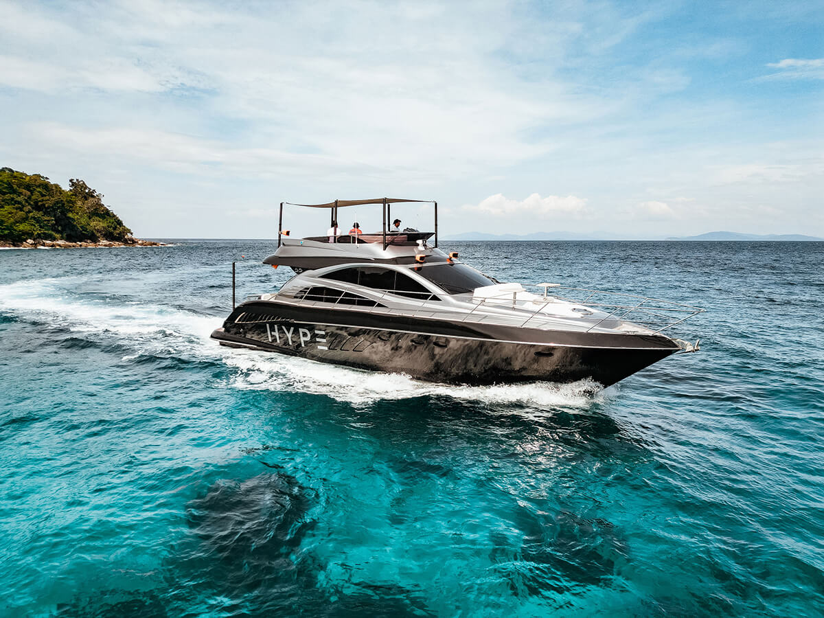 Аренда комфортабельной яхты на Пхукете «Azimut 55 Black»