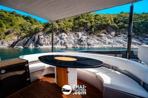 Аренда яхты на Пхукете «azimut 55 Black»