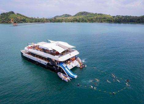 «party Catamaran 110ft» Аренда моторного катамарана на Пхукете