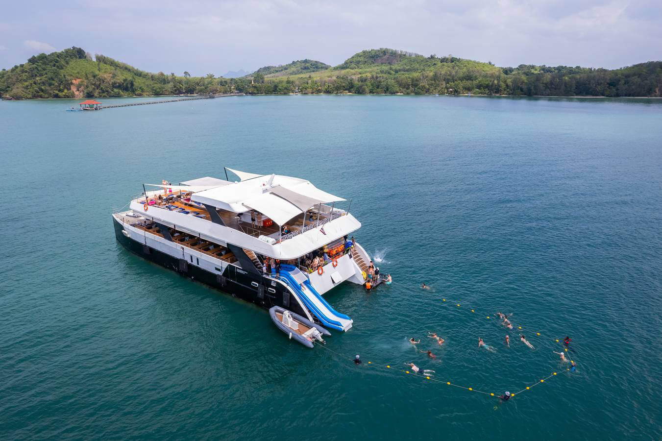 «party Catamaran 110ft» Аренда моторного катамарана на Пхукете