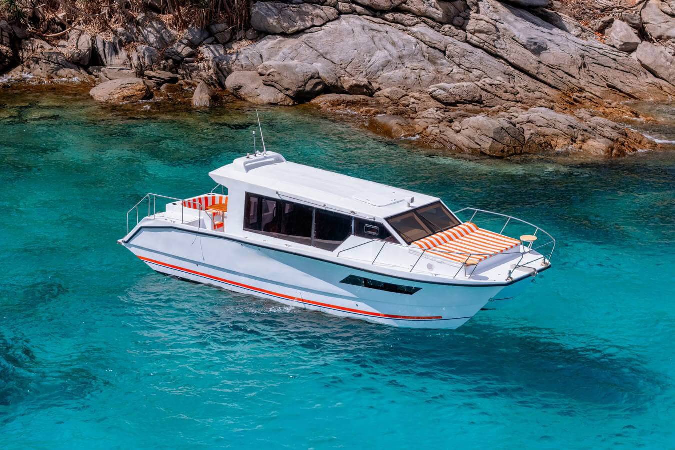 «tequila 37ft» Аренда моторного катамарана на Пхукете