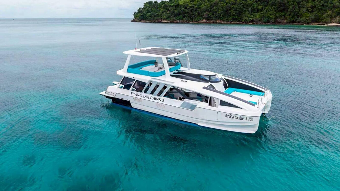 «dolphin 50ft» Аренда моторного катамарана на Пхукете